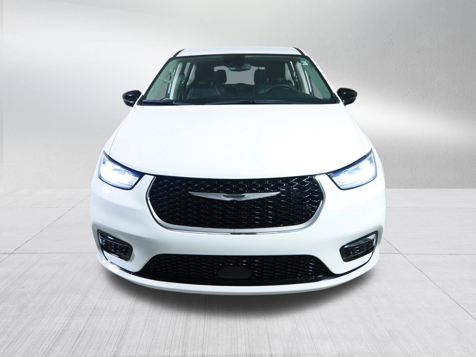 Used 2024 Chrysler Pacifica Touring L with VIN 2C4RC1BG6RR182482 for sale in Brooklyn Center, Minnesota