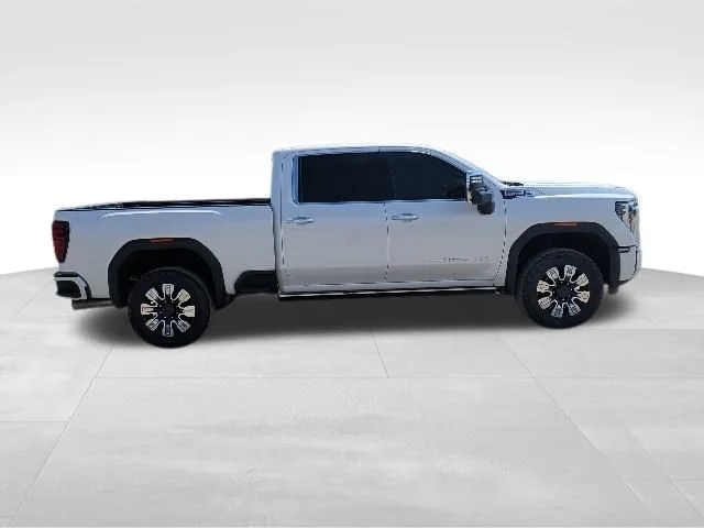 Used 2025 White GMC Denali image 2