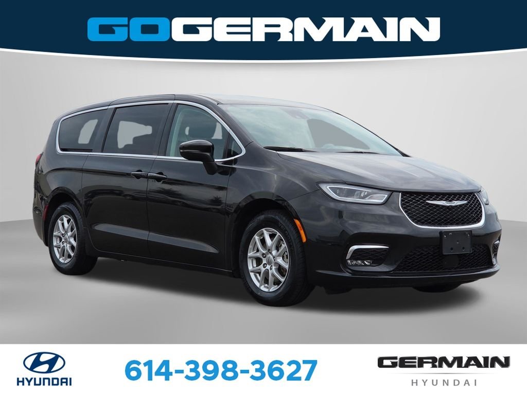 Used 2023 Black Chrysler Touring L image 4