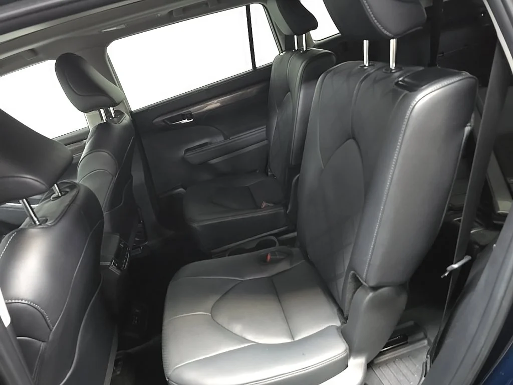 Used 2024  Toyota Platinum image 32