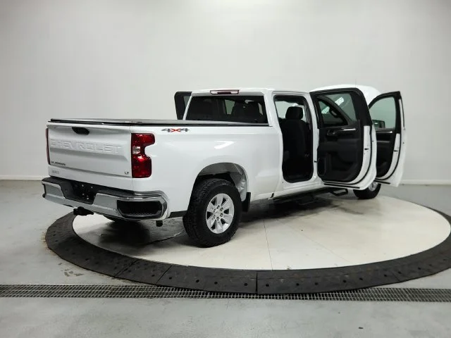 Used 2025 Summit White Chevrolet LT image 16