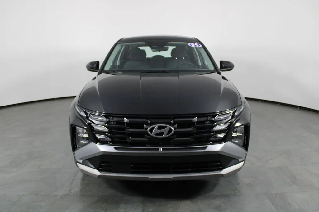 Used 2025 Black Hyundai SE image 13