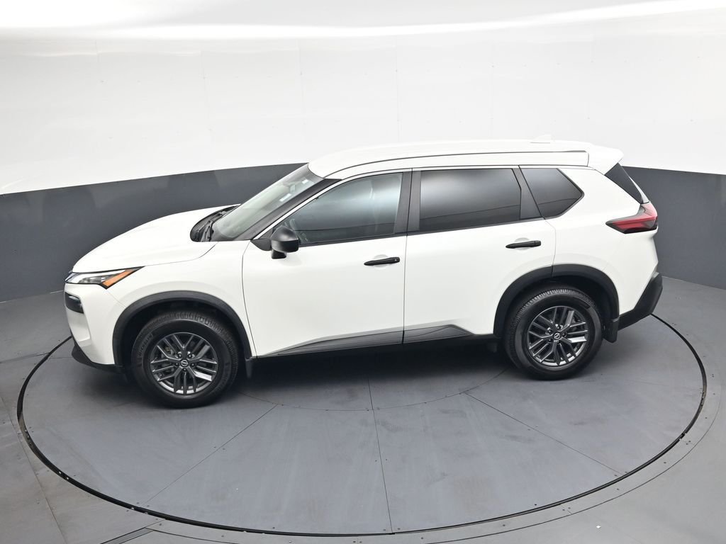 Used 2021 White Nissan S image 38