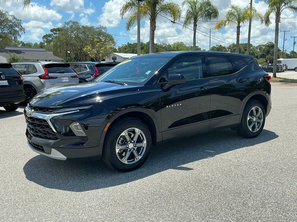 Used 2025 Black Chevrolet LT image 5