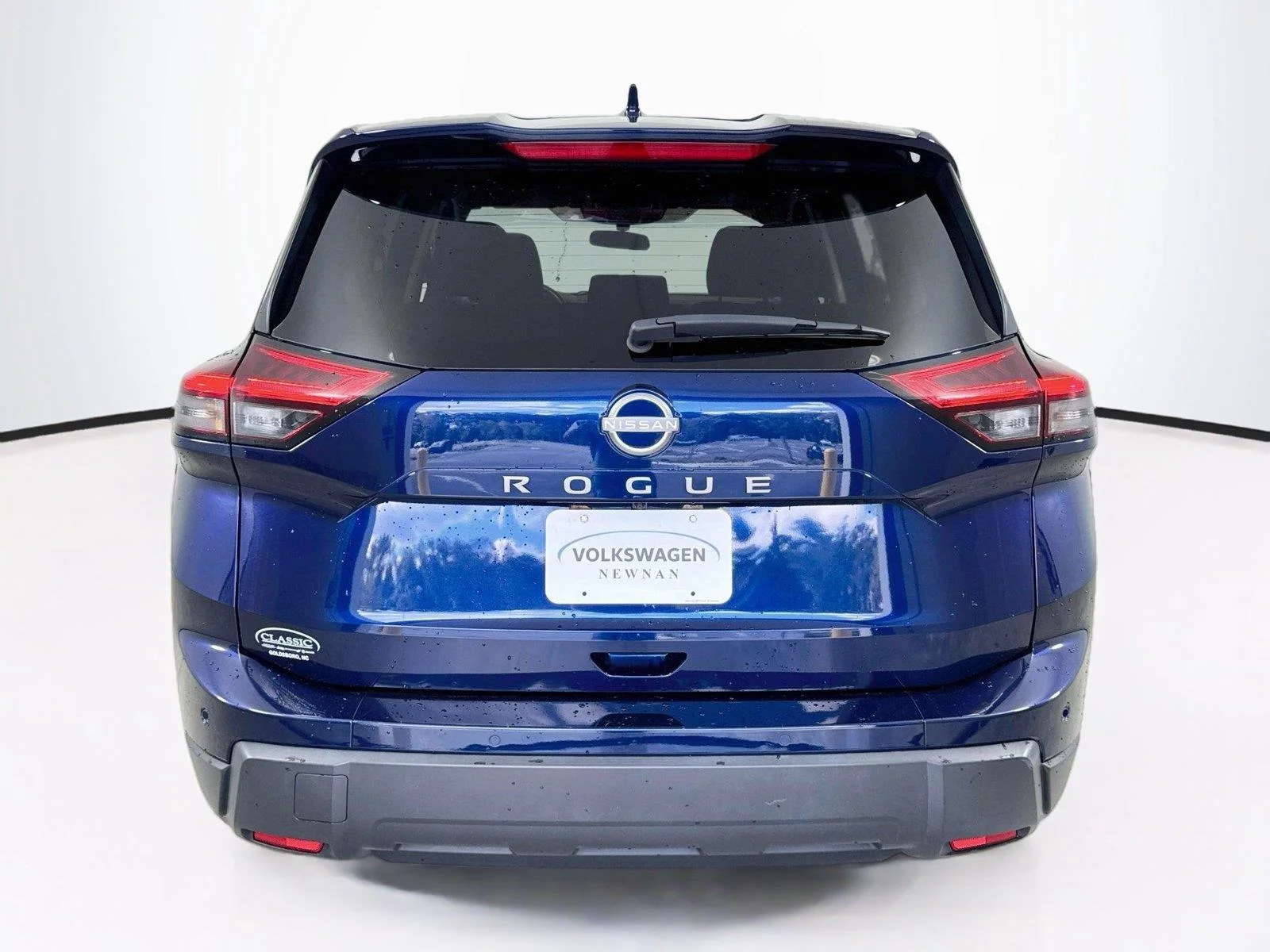Used 2025 Deep Ocean Blue Pearl Nissan SV image 5