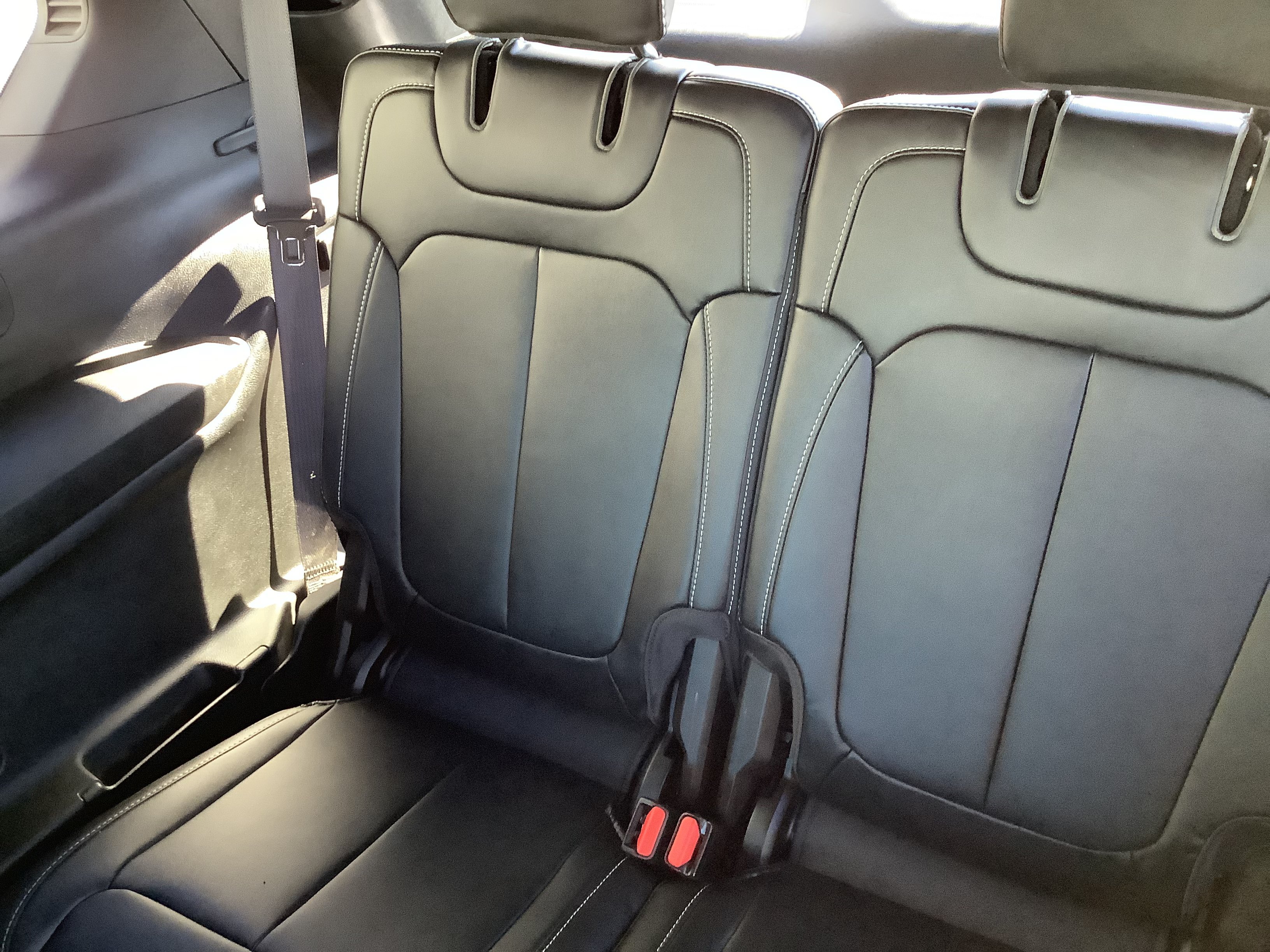 Used 2025 Silver Jeep Limited image 9