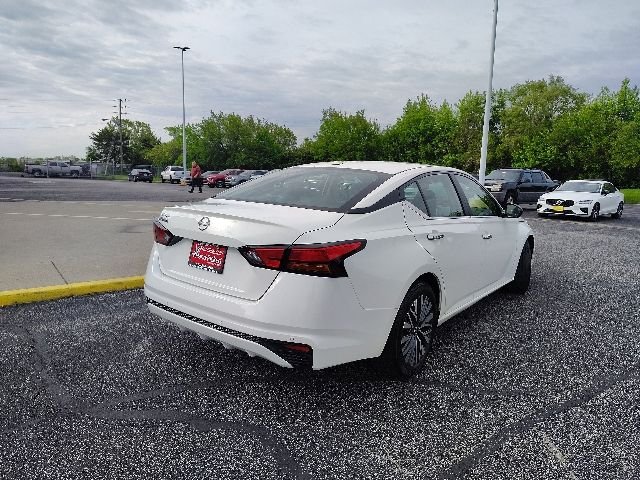 Used 2025 White Nissan 2.5 SV image 7