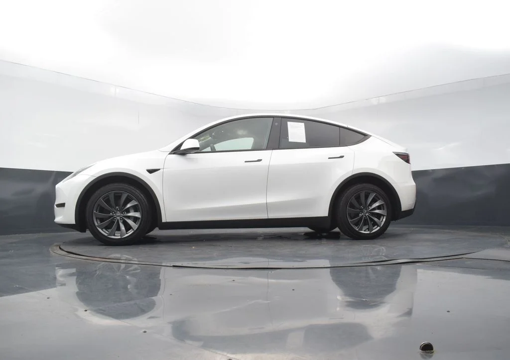 Used 2022 White Tesla Long Range image 40
