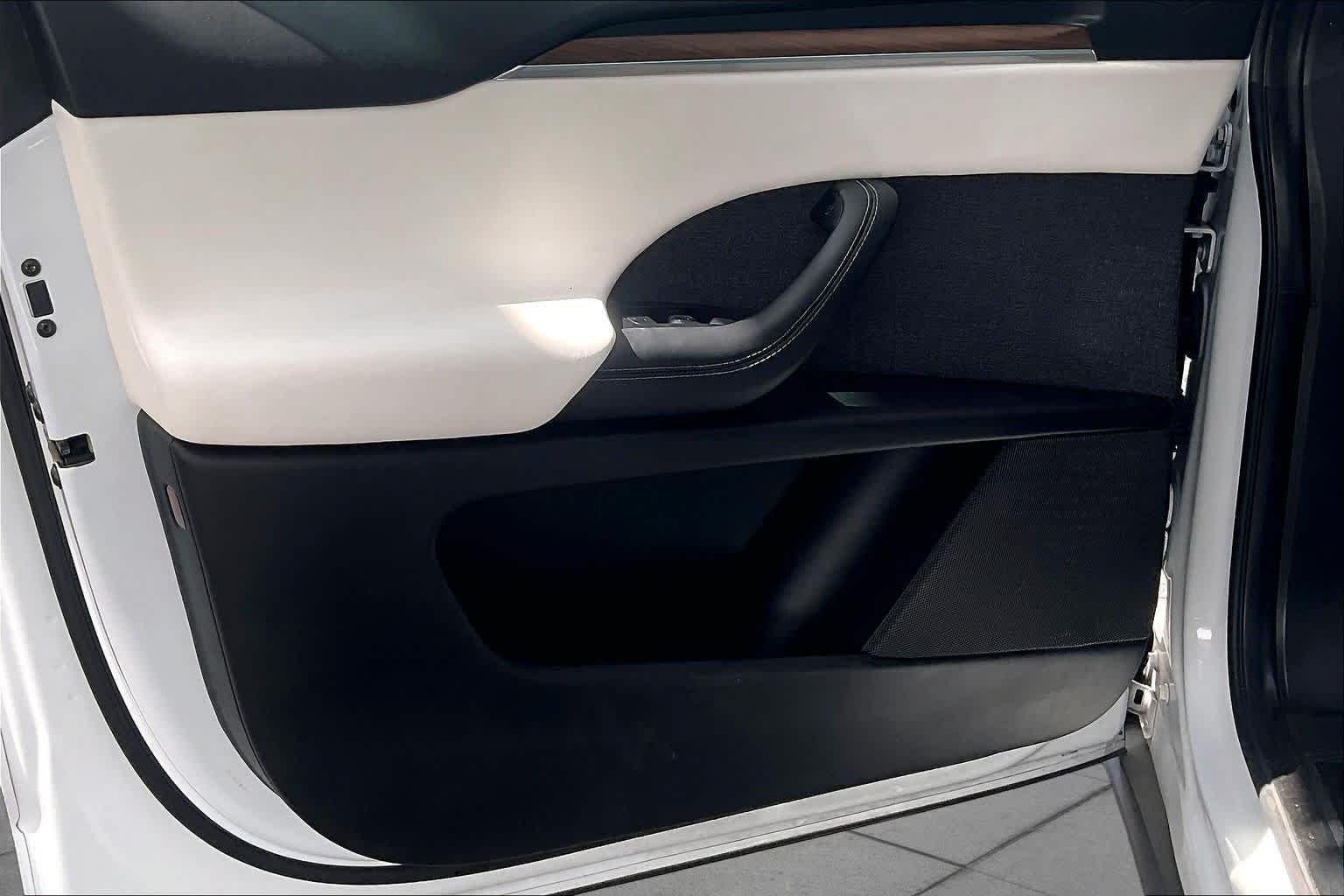 Used 2022 Pearl White Multi-Coat Tesla  image 21