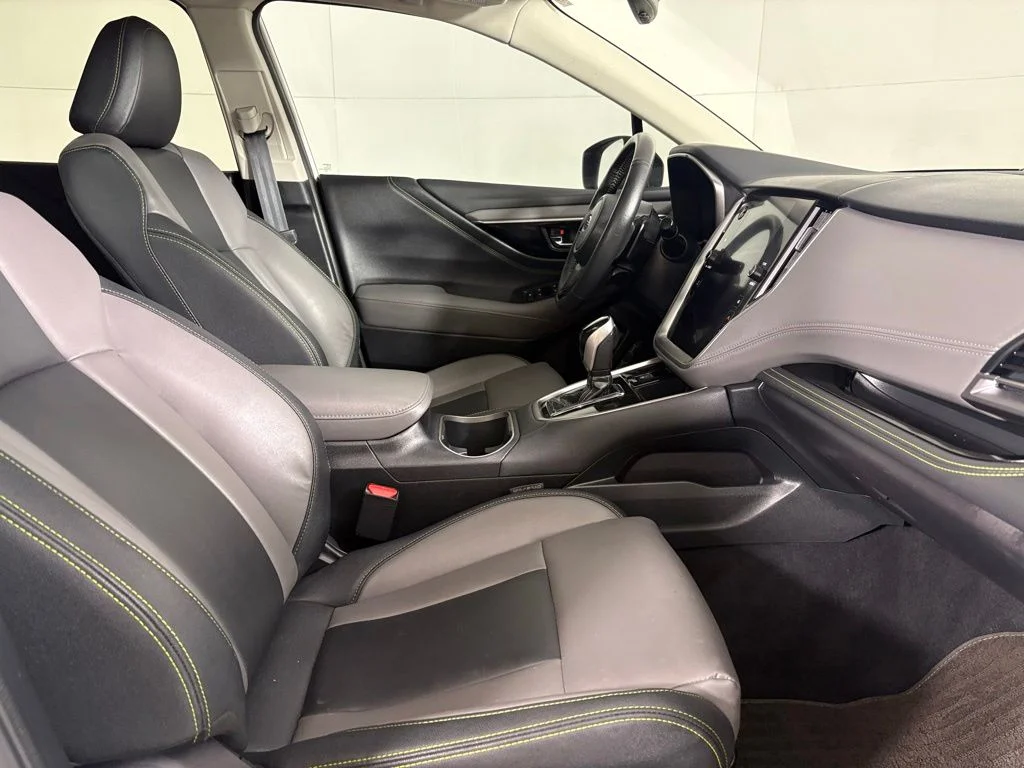 Used 2025 Crystal White Pearl Subaru Onyx Edition image 14