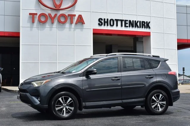 Used 2017 Gray Toyota XLE image 1