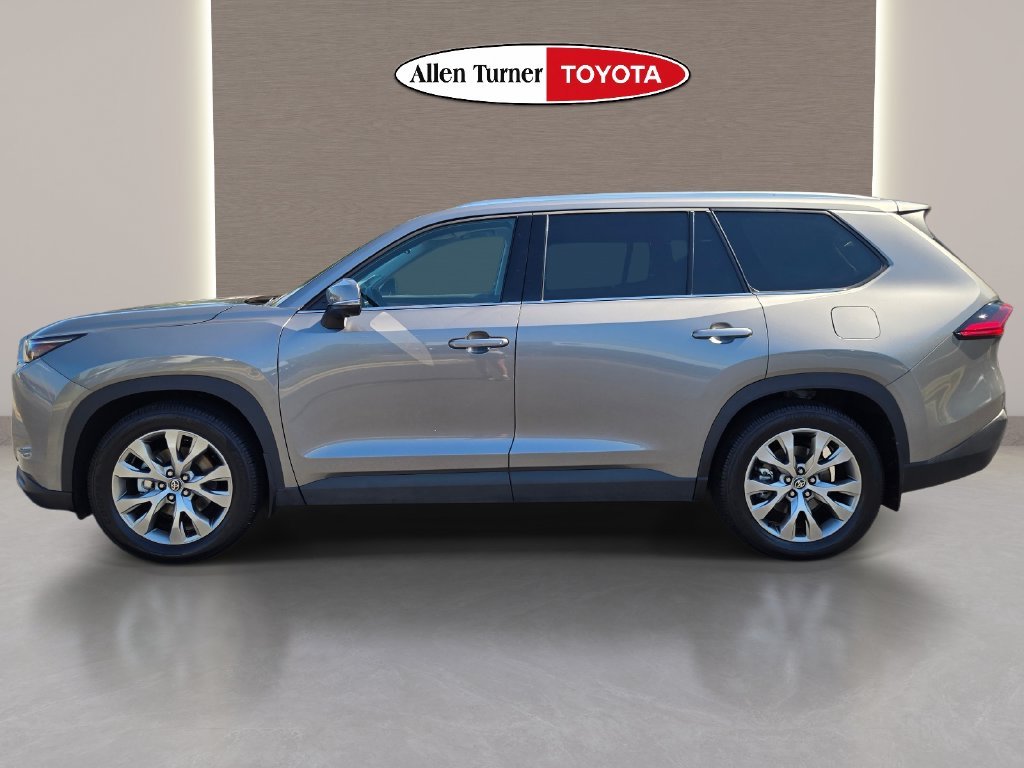 Used 2025  Toyota Limited image 12