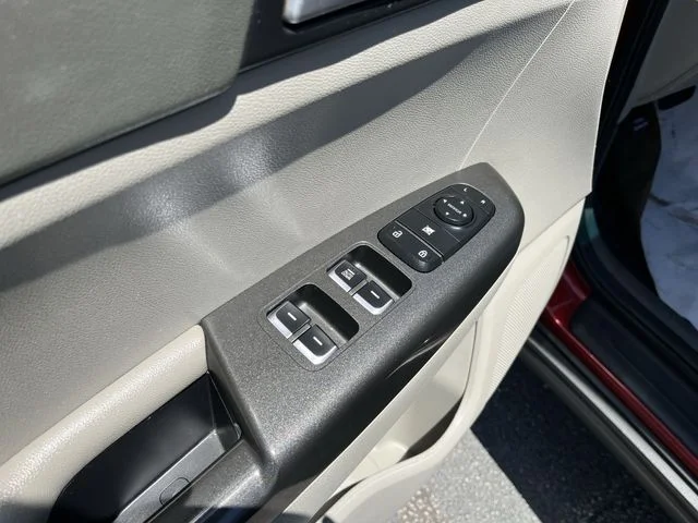 Used 2017 Red Kia LX image 23