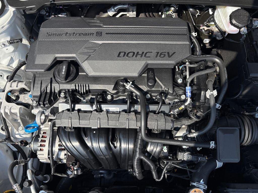 New 2026 Snow White Pearl Kia LX image 31