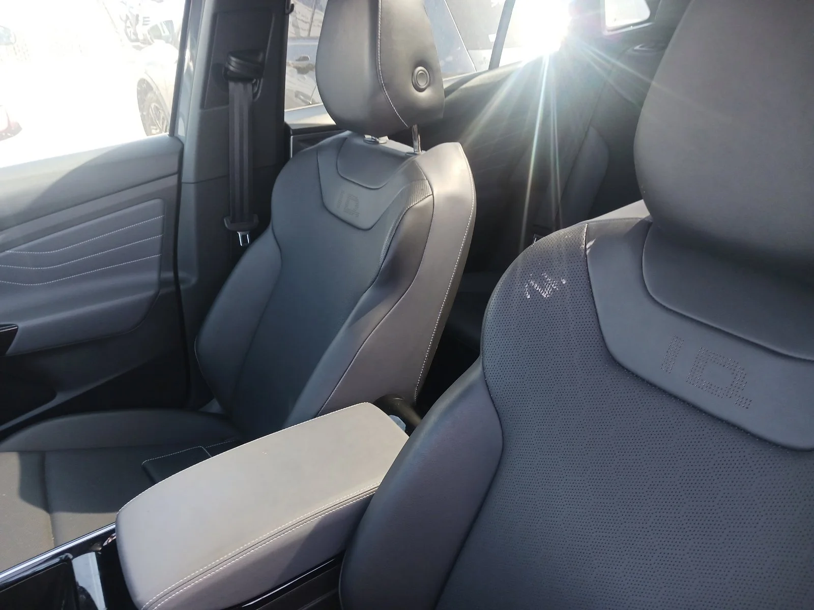 Used 2024 Gray Volkswagen S image 5