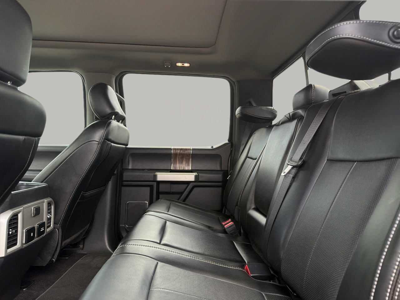 Used 2019 Magnetic Ford Lariat image 16
