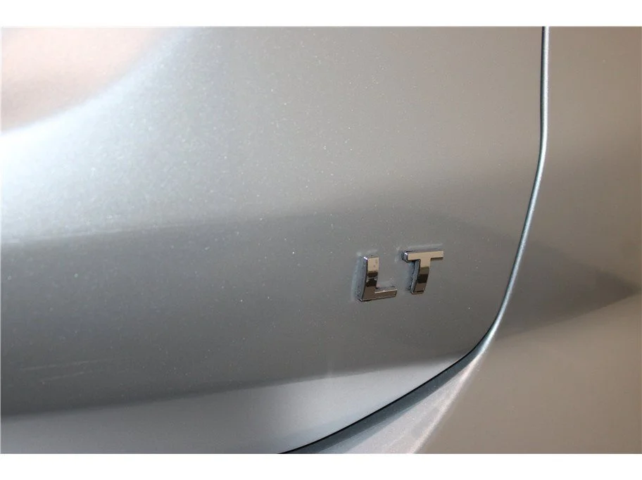 Used 2018 Silver Ice Metallic Chevrolet LT image 17