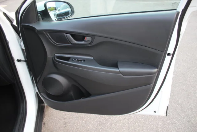 Used 2023 White Hyundai SEL image 28