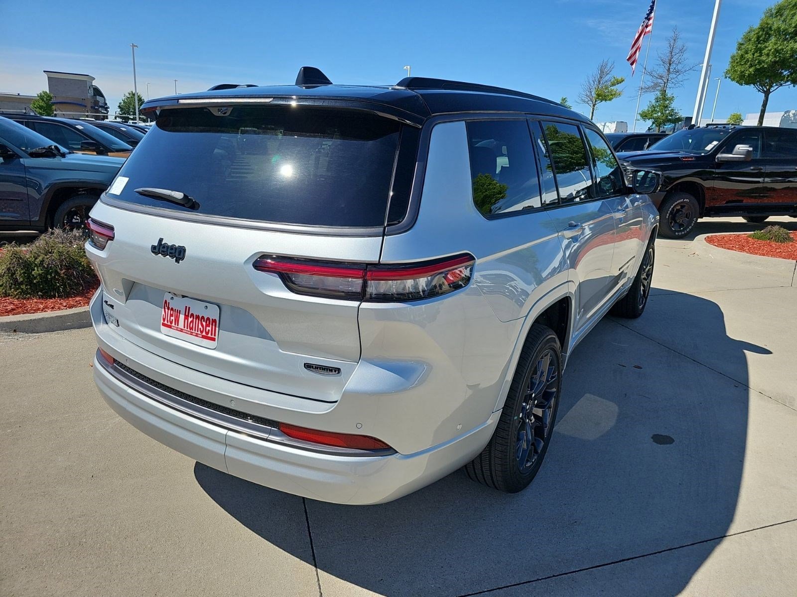 New 2026 Silver Zynith Jeep Summit image 5