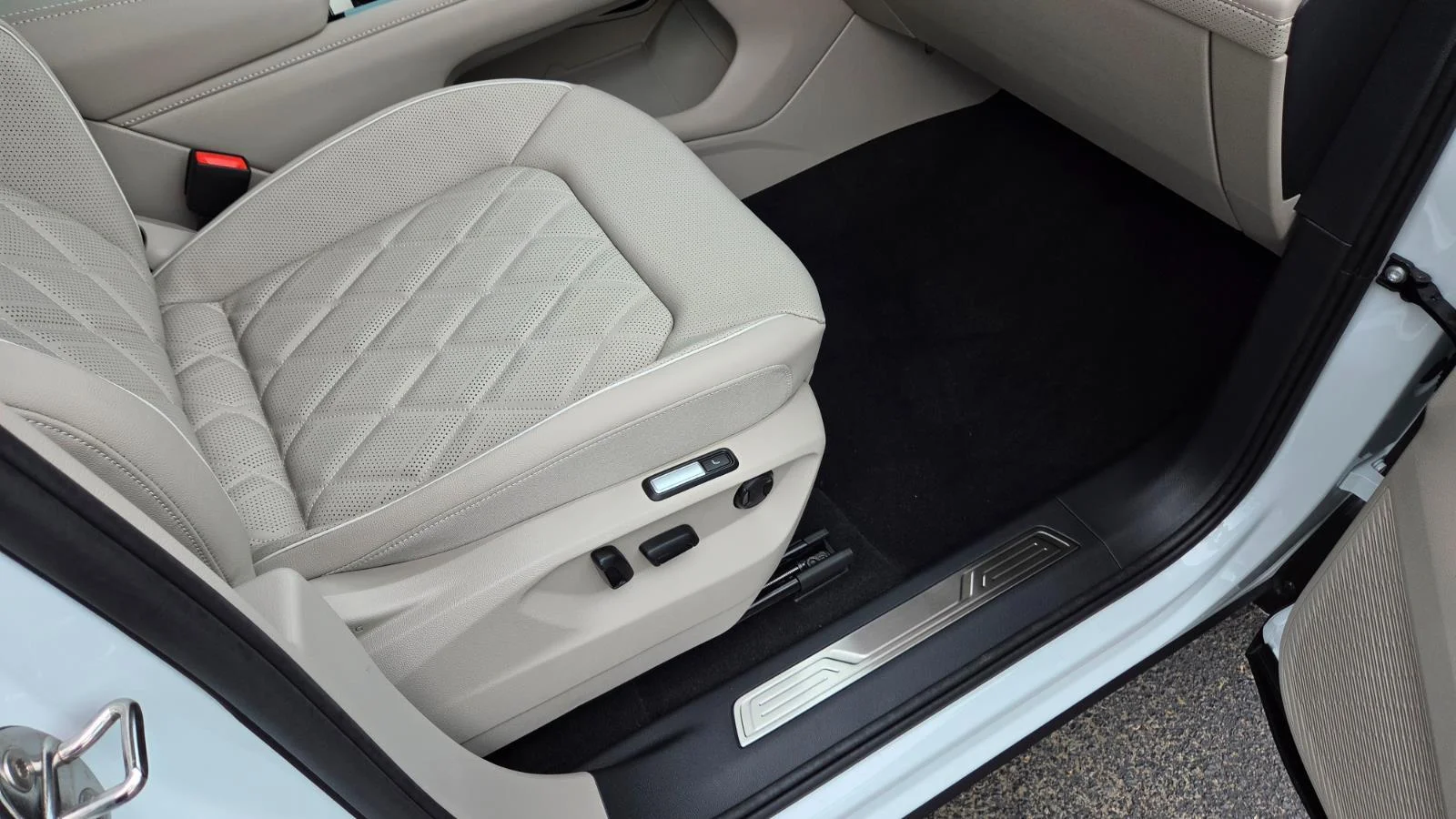New 2026 Opal White Pearl Volkswagen 2.0T SEL Premium R-Line image 52