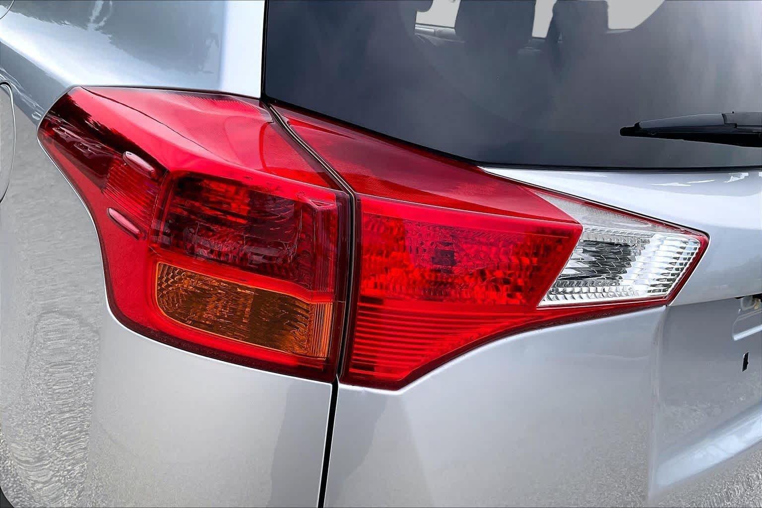 Used 2015 Classic Silver Metallic Toyota Limited image 27