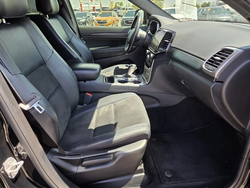 Used 2020 Diamond Black Crystal Pearlcoat Jeep Altitude image 14