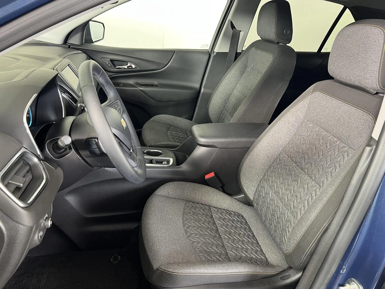 Used 2024 Lakeshore Blue Metallic Chevrolet LT image 4