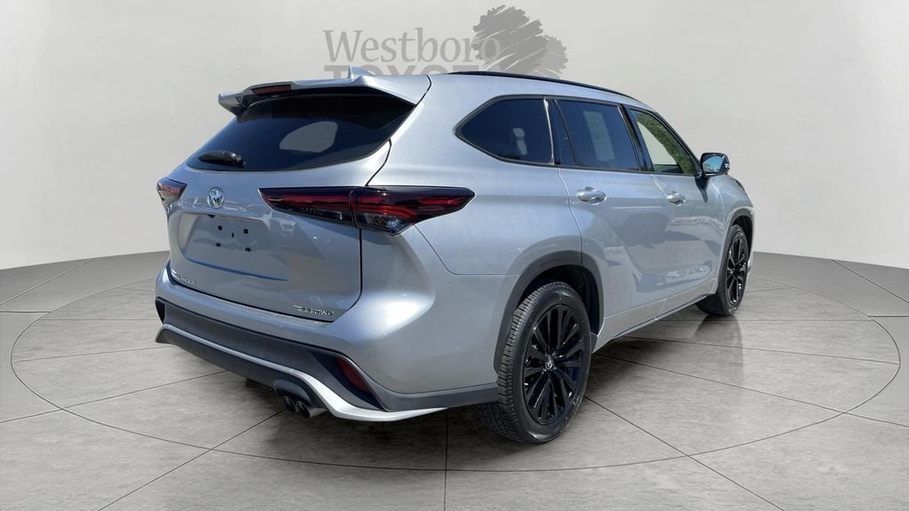 Used 2025 Silver Toyota XLE image 7