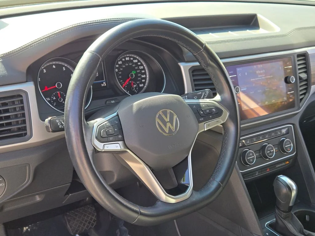 Used 2021 White Volkswagen 2.0T SE w/Technology image 19