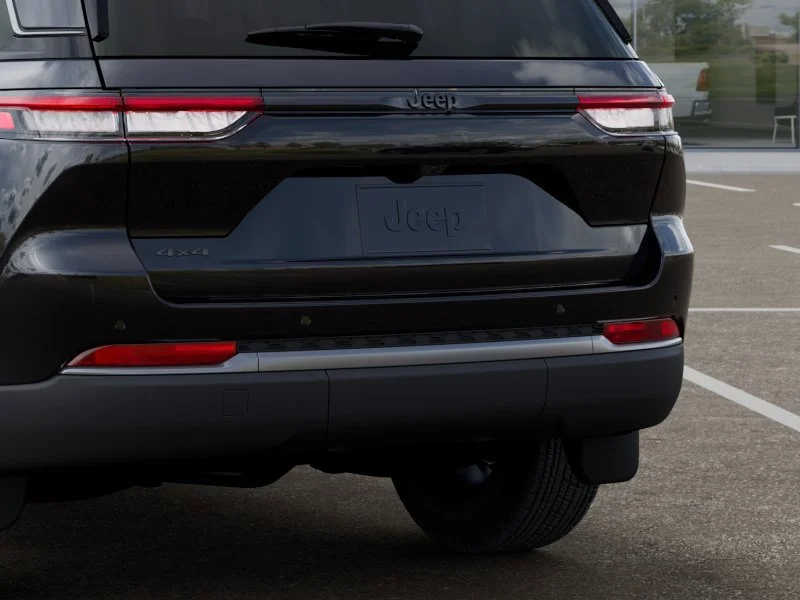 New 2026 Diamond Black Crystal Pearl-Coat Exterior Paint Jeep Altitude image 15