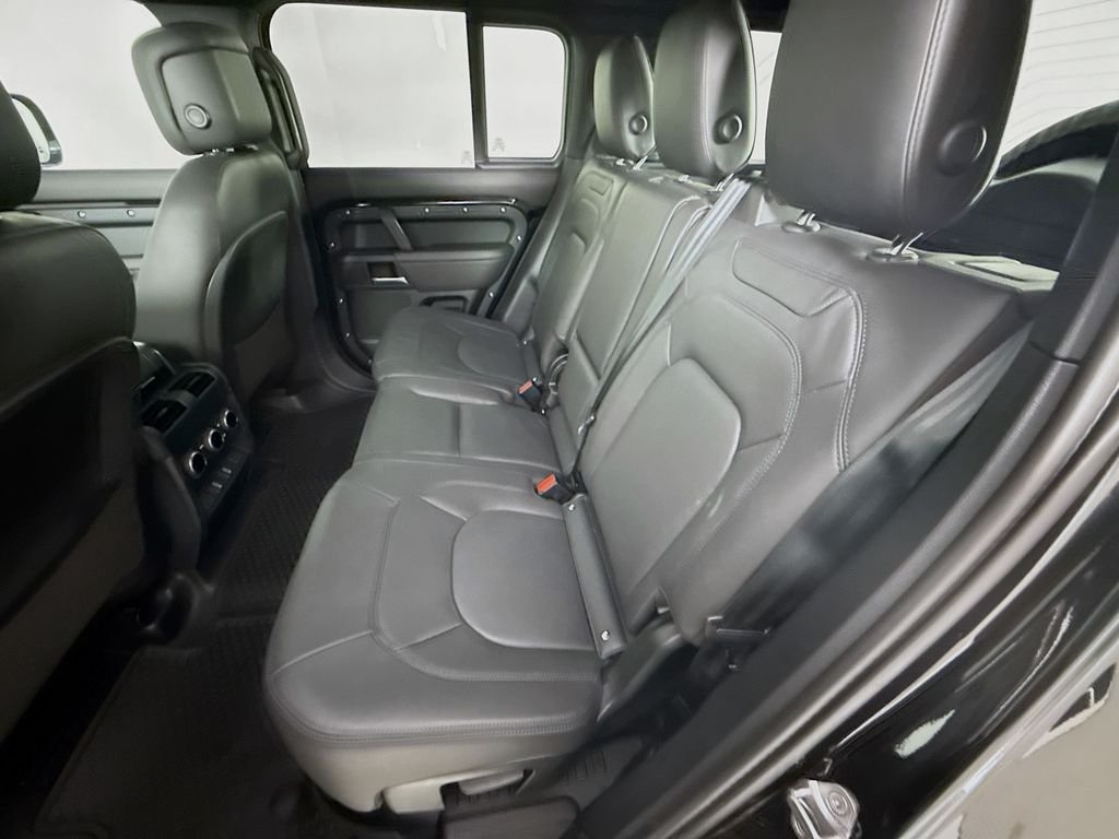 New 2026 Santorini Black Land Rover X-Dynamic SE image 24