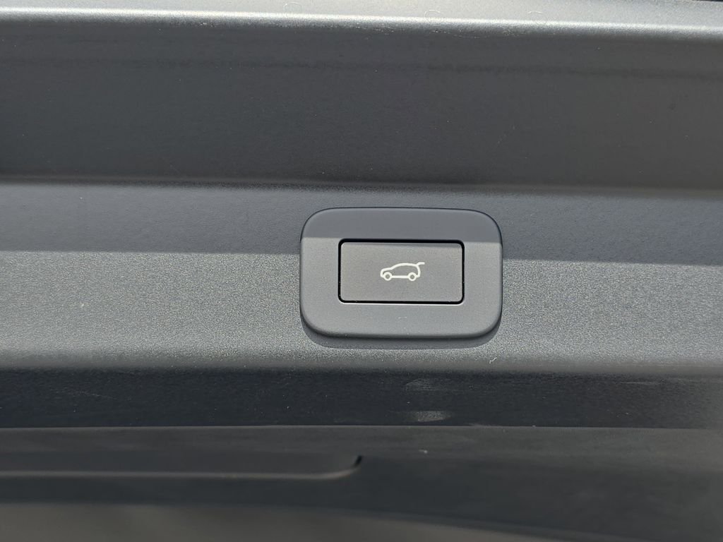 New 2026 Amethyst Grey Purple in Gloss finish Land Rover SV image 13