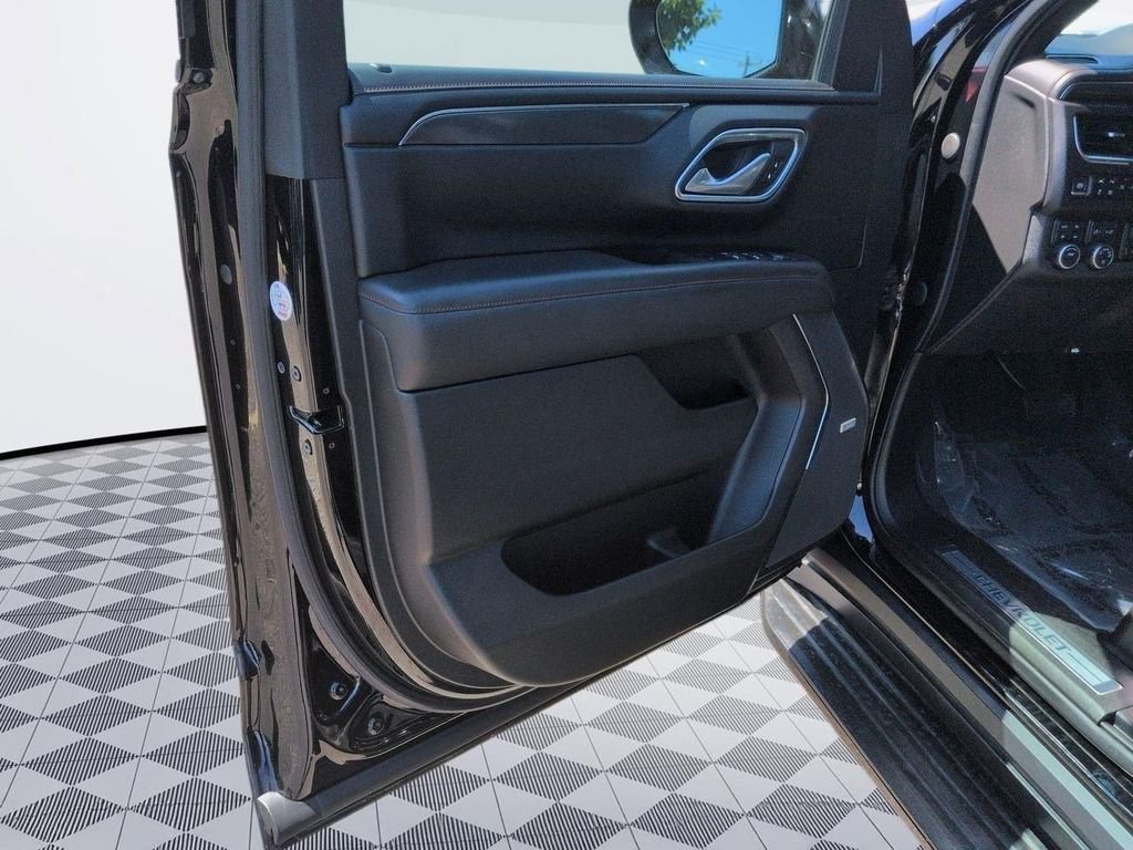 Used 2022 Black Chevrolet RST image 9