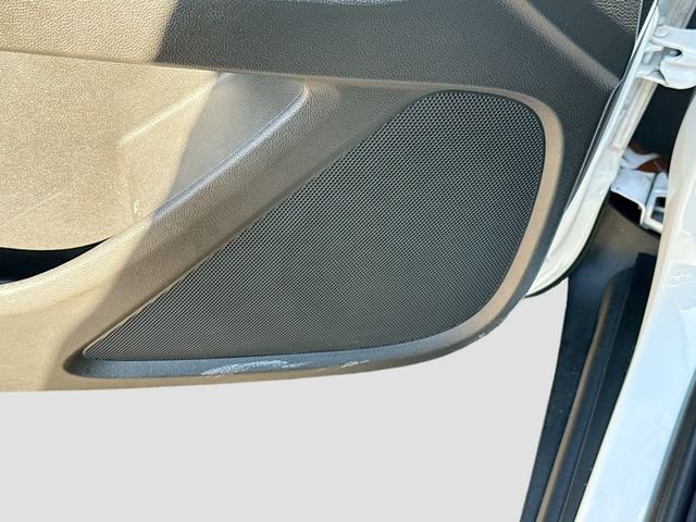 Used 2022 White Chevrolet LS image 18