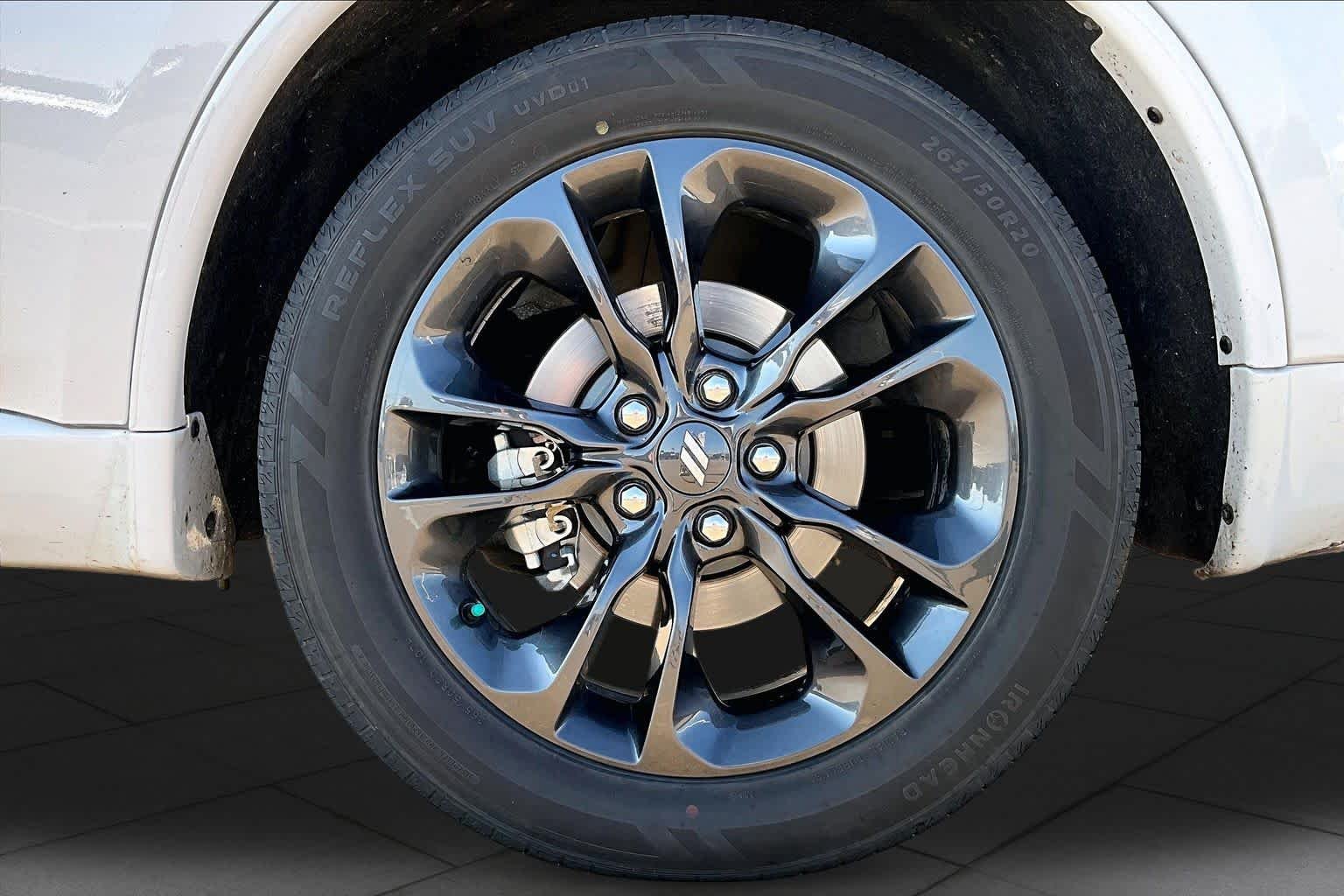 Used 2022 White Knuckle Clearcoat Dodge R/T image 11