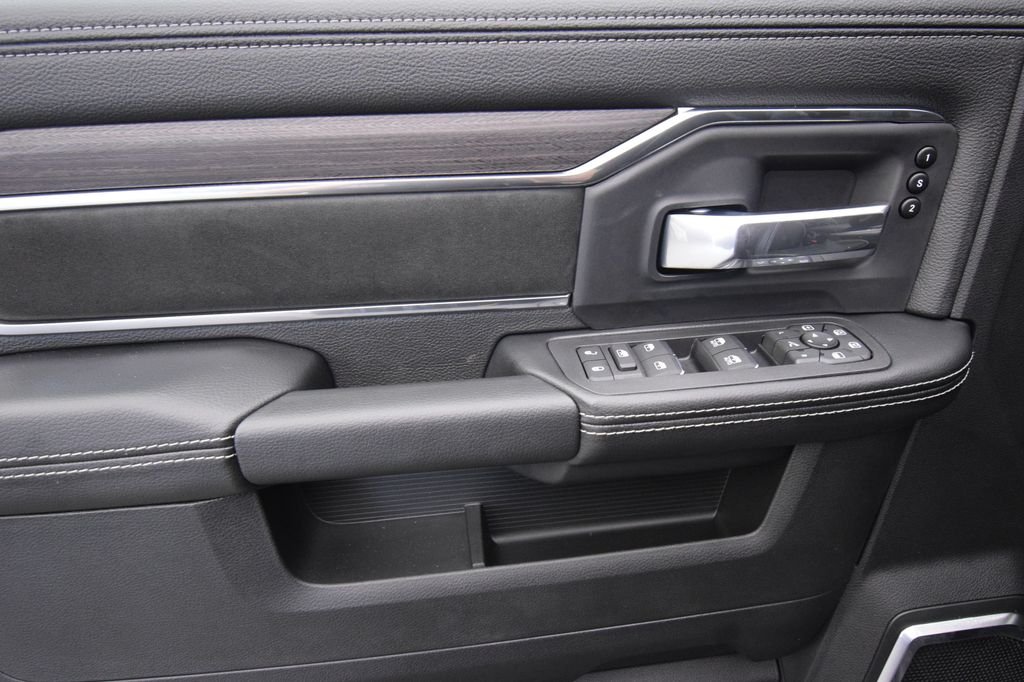 New 2026 Granite Crystal Metallic Clear-Coat Exterior Paint RAM Laramie image 36