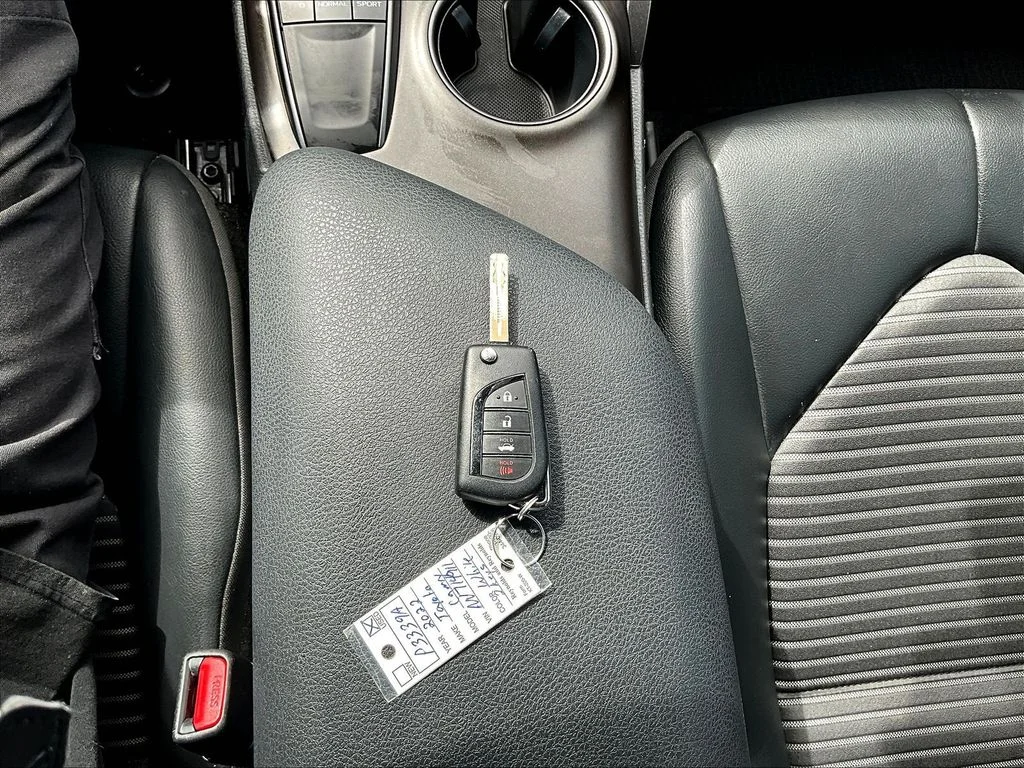 Used 2022 White Toyota SE Nightshade image 35