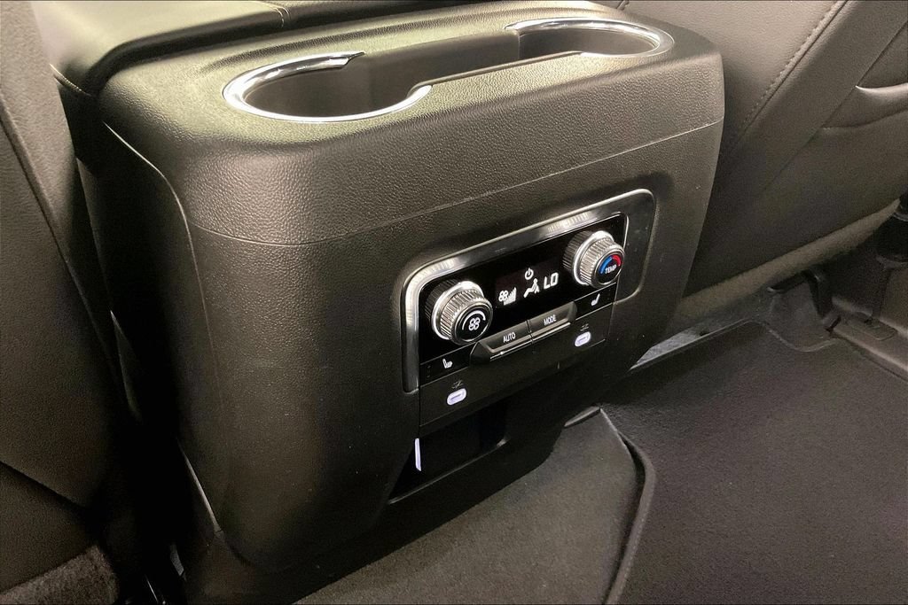 2023 GMC Yukon AT4 - Photo 9