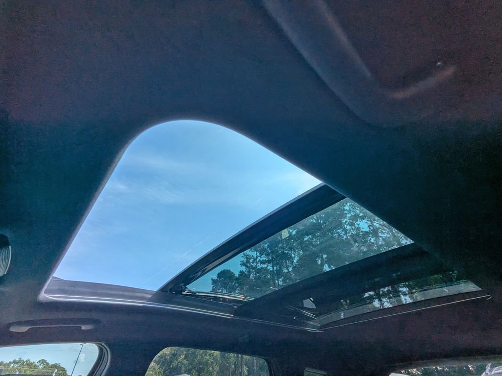 New 2025 Jungle Green Kia X-Line Prestige image 24