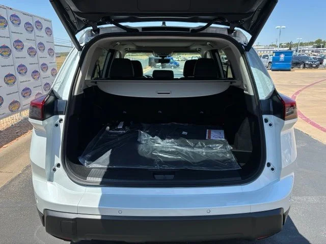 New 2026 Everest White Pearl Tricoat Nissan Dark Armor image 6