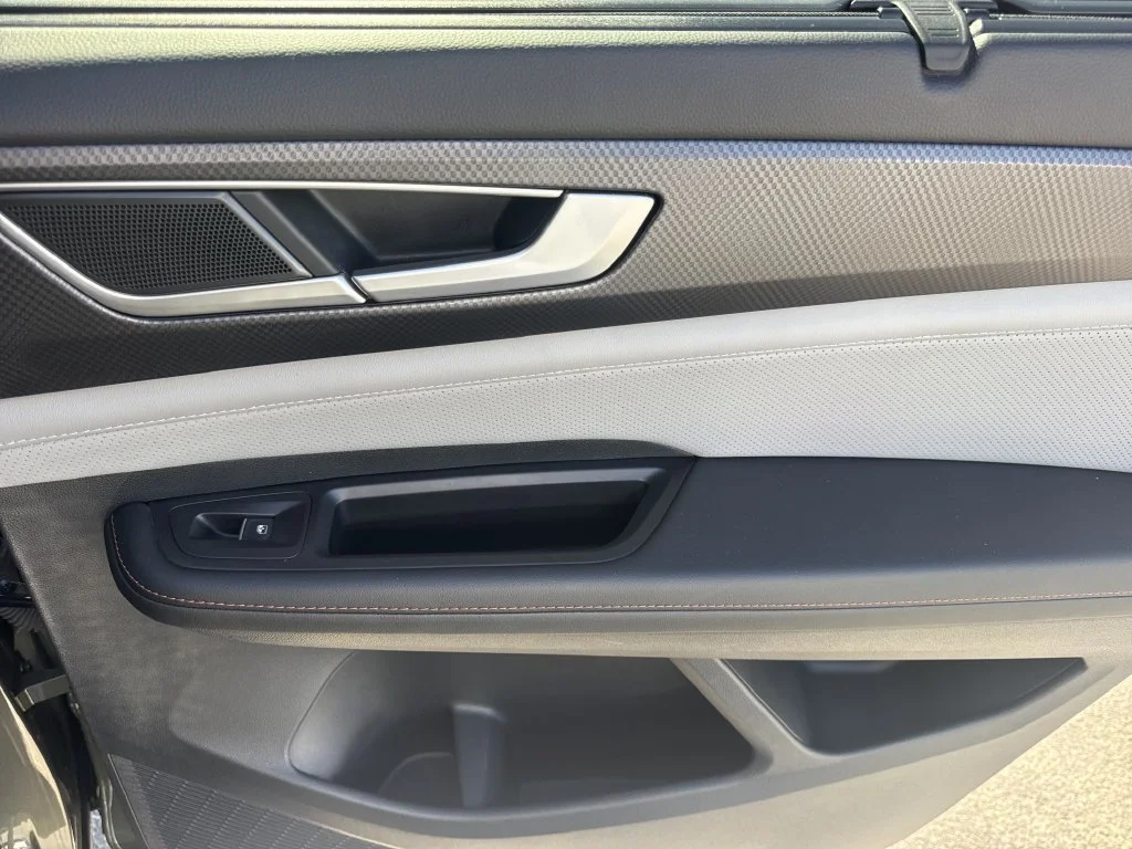Used 2024  Volkswagen 2.0T Peak Edition SE w/Technology image 16