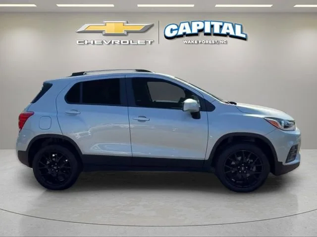 Used 2022 Silver Ice Metallic Chevrolet LT image 6