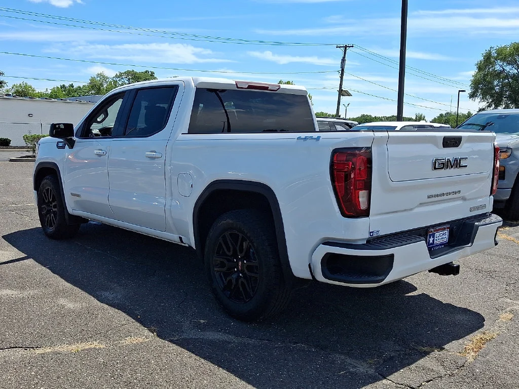 Used 2021 SUMMIT WHITE GMC Elevation image 8