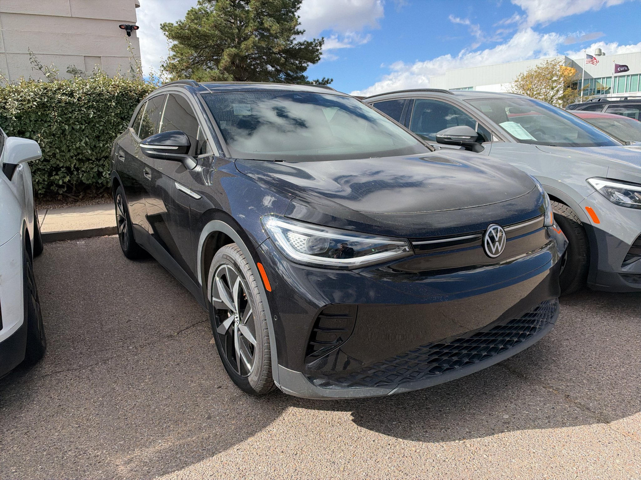 Used 2023 Deep Black Pearl Volkswagen Pro image 3