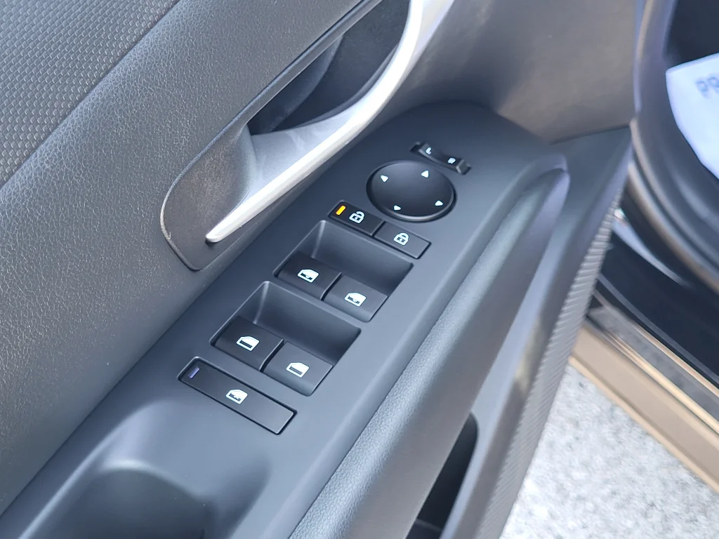 New 2027 Phantom Black Hyundai SEL Activity image 19