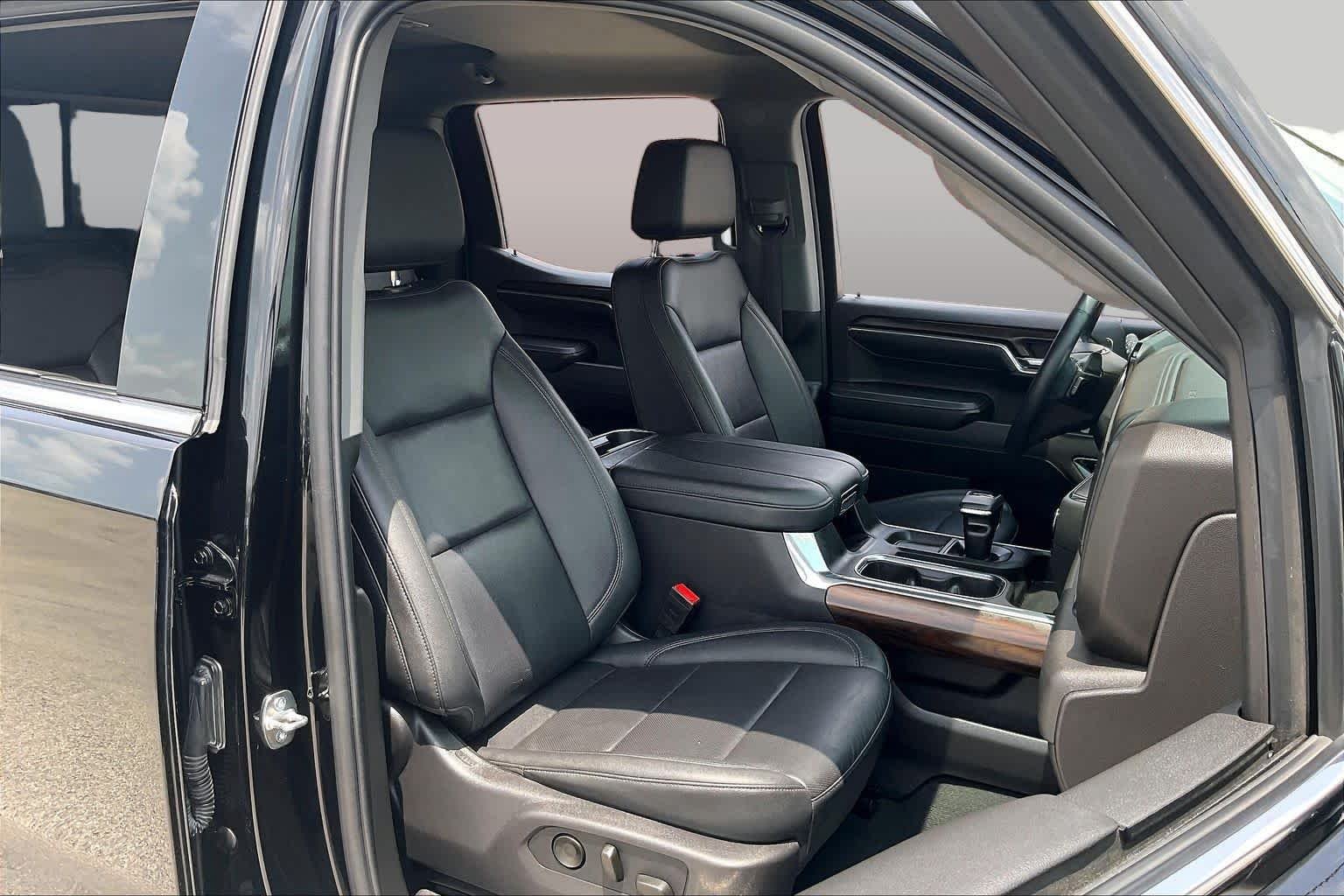 Used 2024 Onyx Black GMC SLT image 9