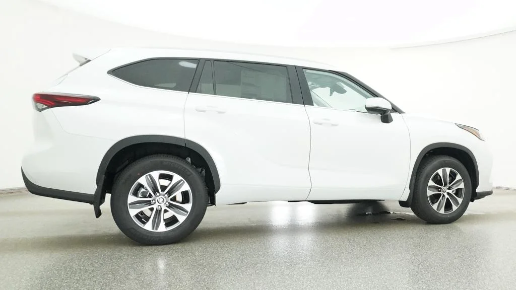 New 2026 Wind Chill Pearl Toyota XLE image 14