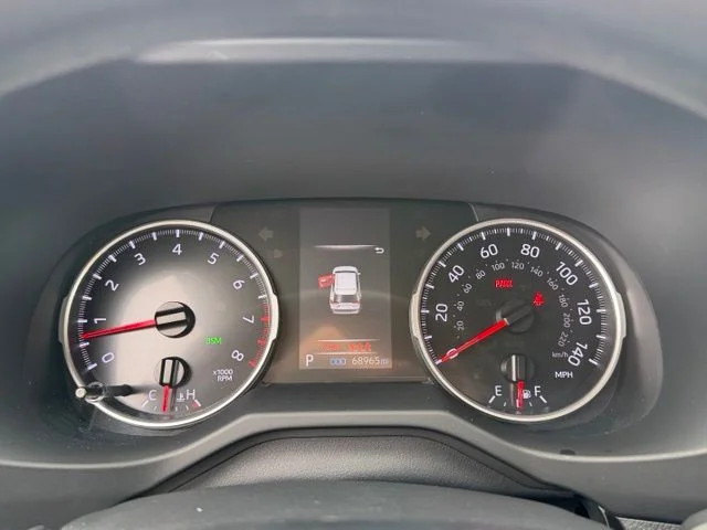 Used 2021  Toyota XLE image 27