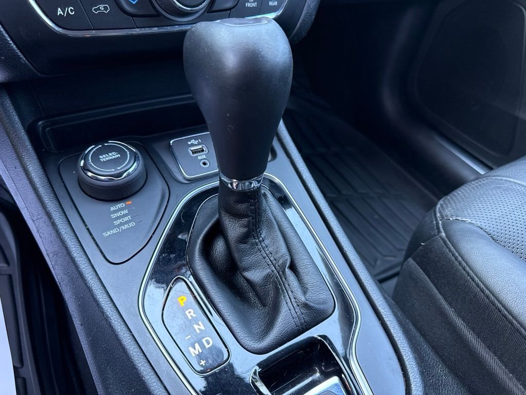 Used 2019 Gray Jeep Limited image 34