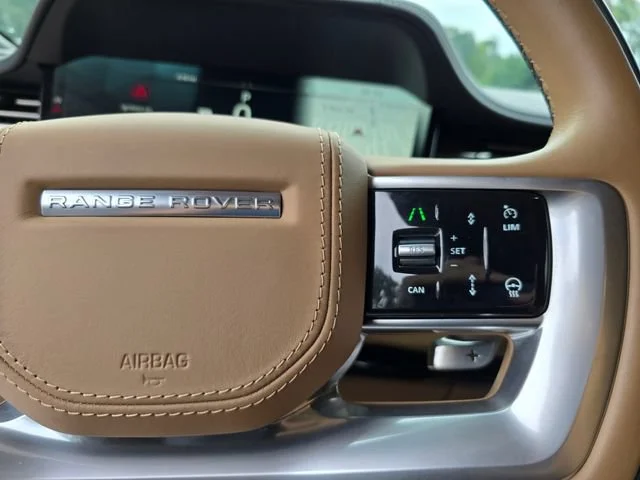 Used 2025 Ostuni Pearl Wht Prem Met Land Rover Autobiography image 22